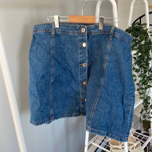 size 18 H&M button up denim skirt - Picture 1 of 1